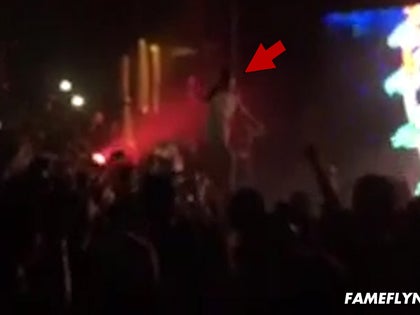 091515_travis_scott_primary