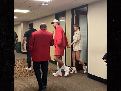061225-taylor-swift-travis-kelce-primary