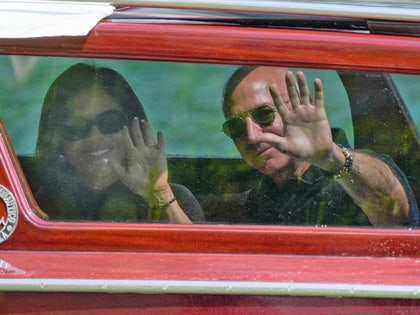 jeff bezos lauren sanchez ap