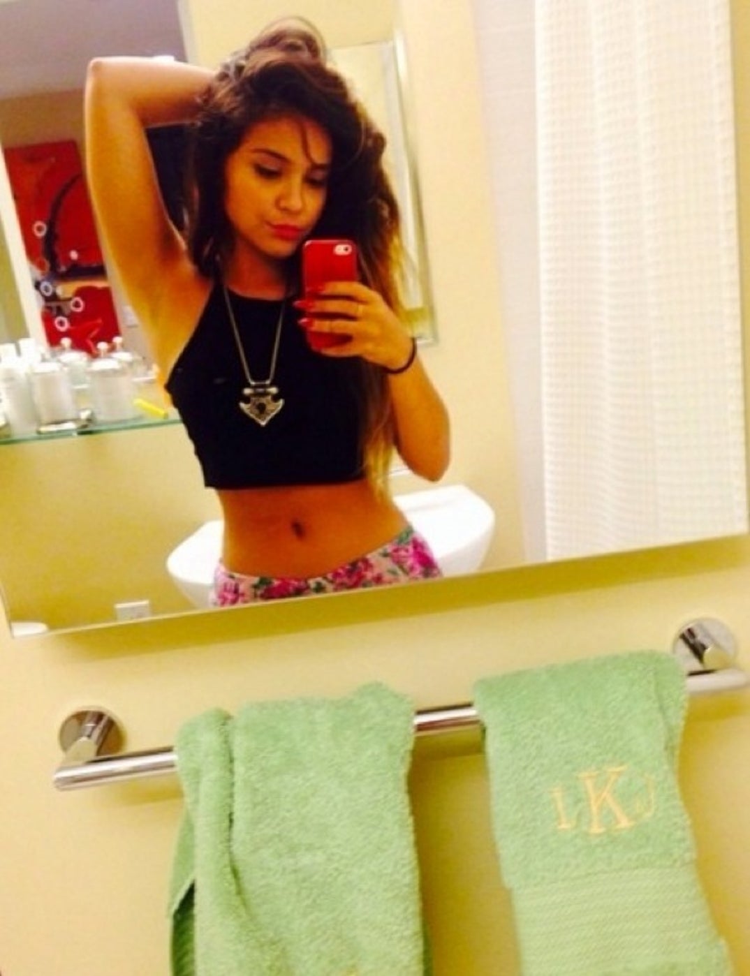 0412_stella_hudgens_sexy05