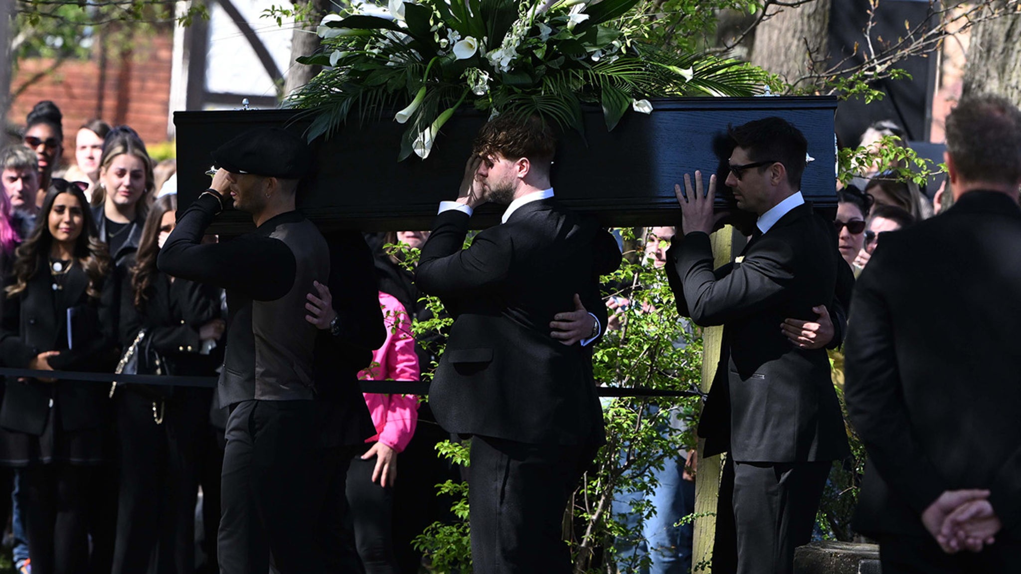 The Wanted’s Tom Parker Funeral Wife Breaks Down During Eulogy – TMZ