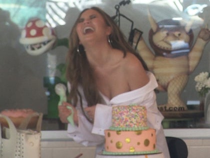 033117_chrissy_teigen_primary