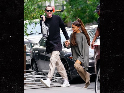 0625-ariana-grande-pete-davidson-splash-01
