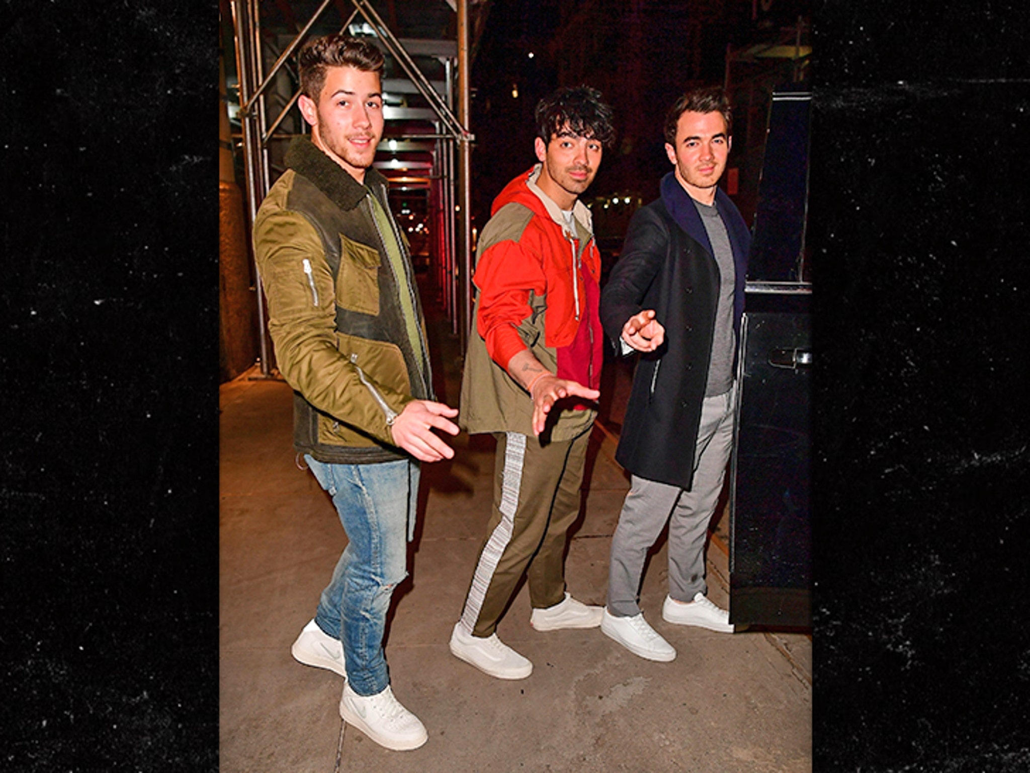 Jonas Brothers Down Wings and Bad Flirting on 'Chicken Shop Date