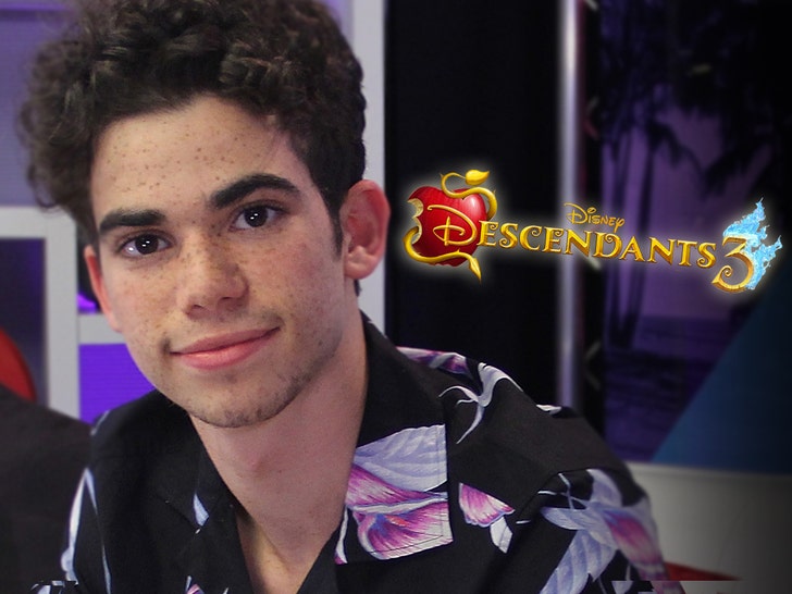 Disney descendants best sale 3 premiere