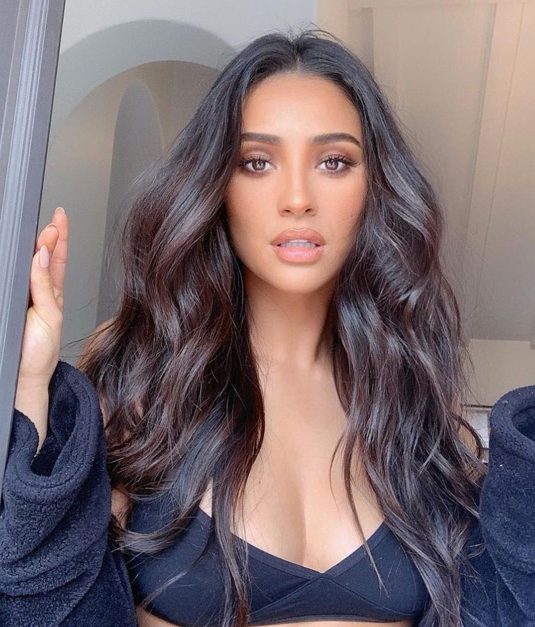 shay-mitchel-hot-shot-photos-01