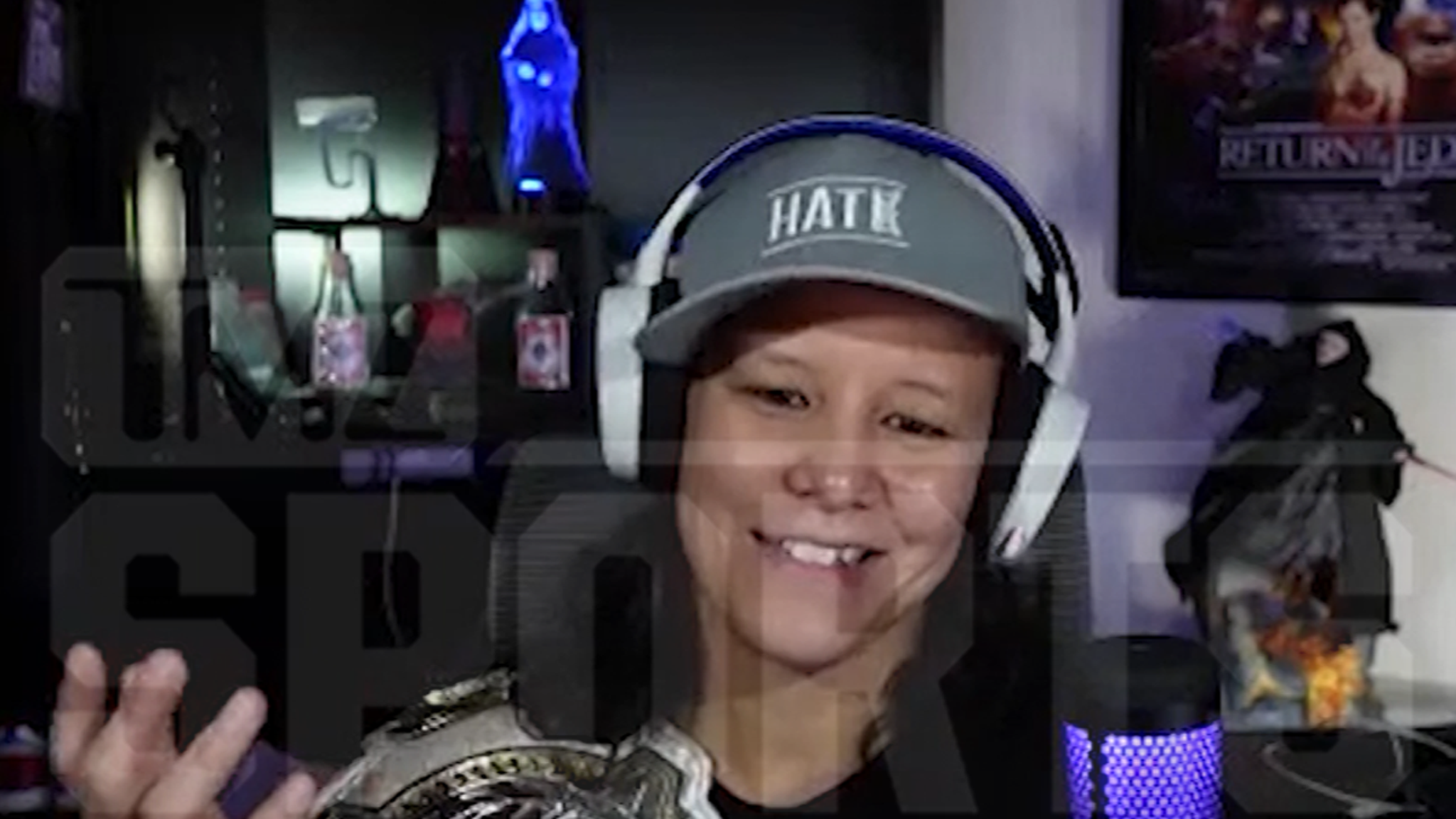 Shayna Baszler отримує Talking Emotional Tag Team Title з BFF Ronda Rousey