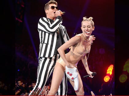 0226_robin_thick_miley_vma_getty