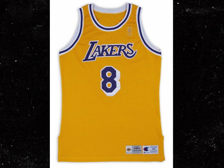 Kobe Bryant jersey auctioned off, starts at $20,000