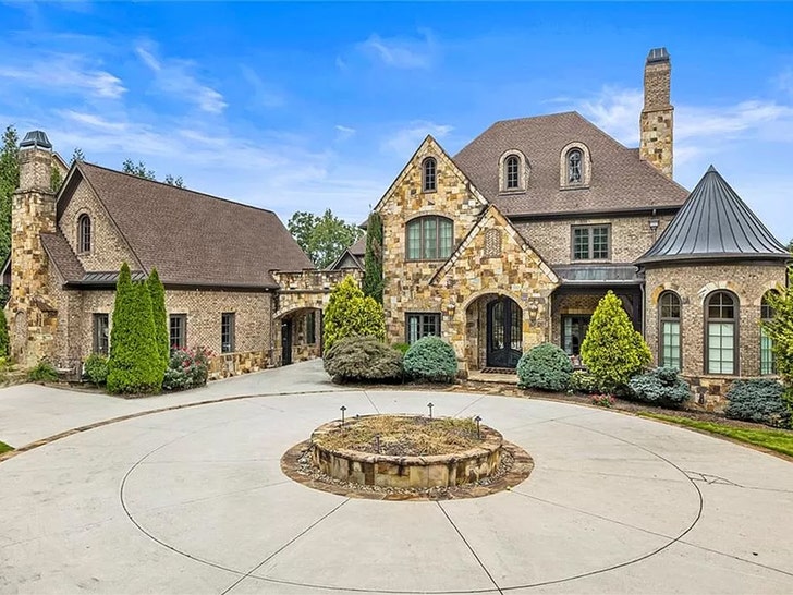 Kim Zolciak-Biermann and kroy biermann house 1