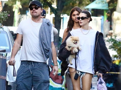 1022-Leonardo-DiCaprio-and-Vittoria-Ceretti-NYC-Puppy-Walk-PRIMARY