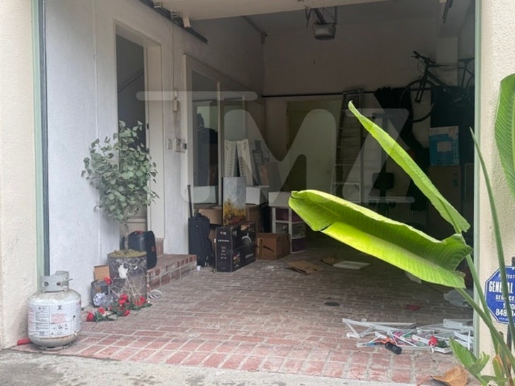 D4vd's House Items Being Thrown Out 5