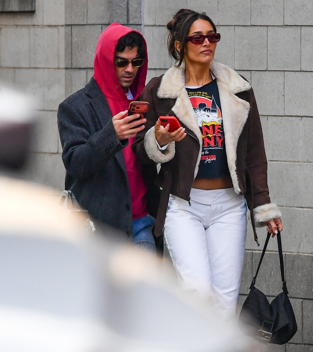 Joe Jonas Tatiana Gabirela Close In New York 2