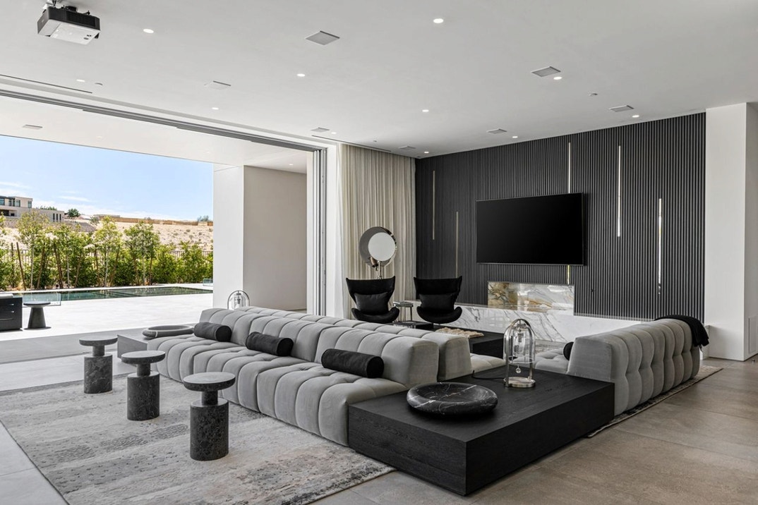 Steve Dimopoulos Home 10