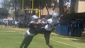 Cowboys Receiver Makes Insane 1-Handed Catch, Shades Of Odell Beckham Jr.!