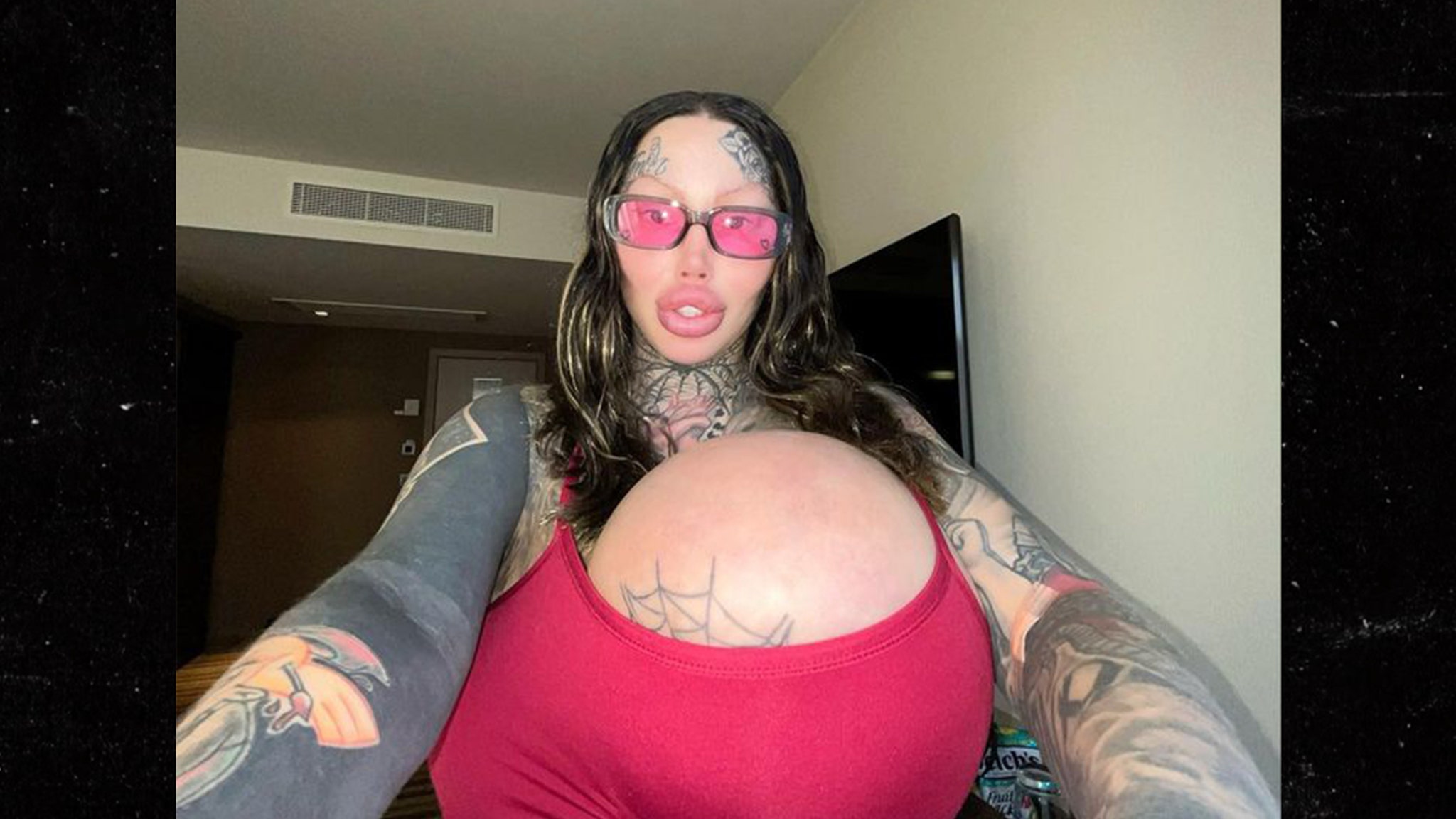 Only Fans Uniboob QUEEN Breast Implant Ruptures! 