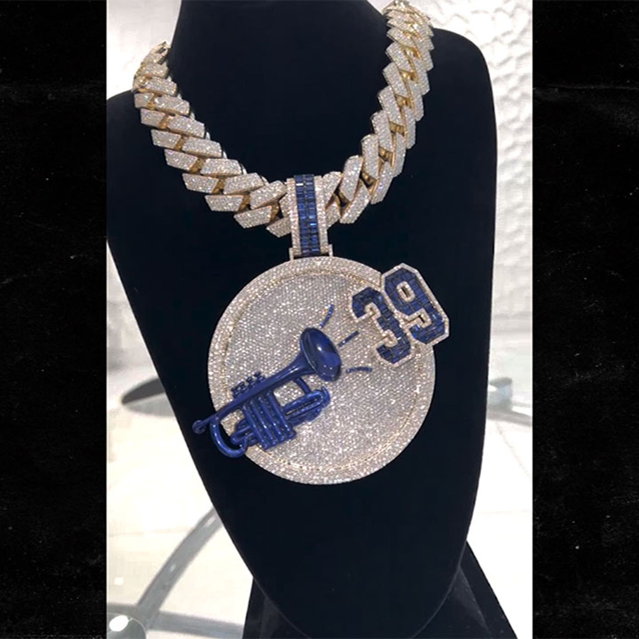 Mets Star Edwin Diaz Cops Iced-Out Trumpet Chain Worth $250,000!