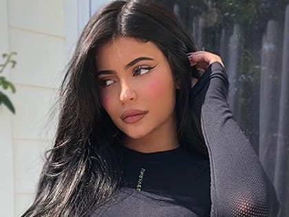 1120-kylie-jenner-insta-01