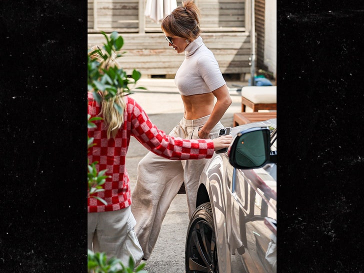 Jennifer Lopez Serving Looks in Crop Top, Showing Off Her Incredible Abs