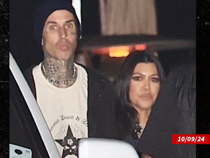 Travis e Kourtney e Alabama Barker na festa Landons Nobu