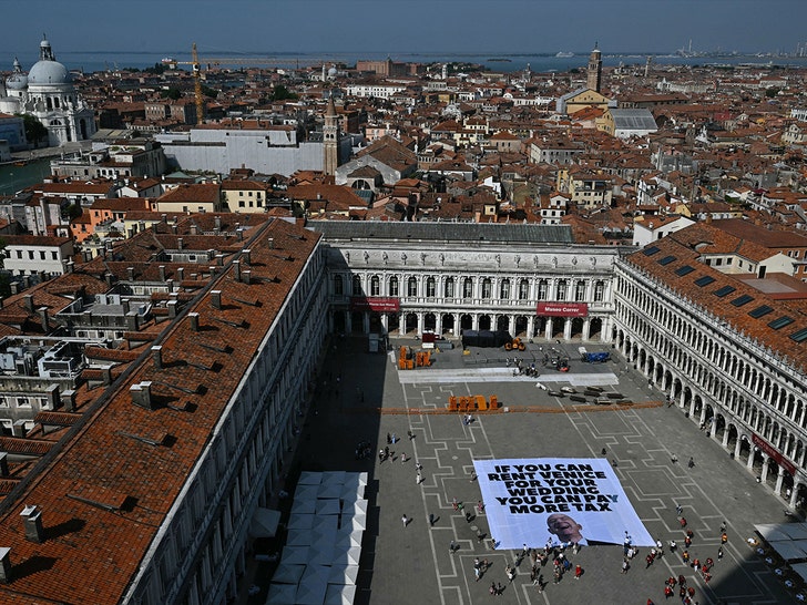 jeff bezos venice italy message getty 1