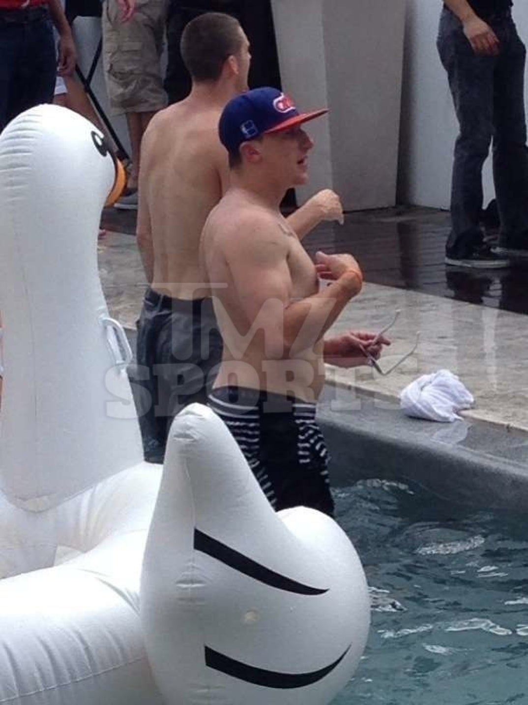 Johnny Manziel -- WET & WILD ... With Hot Chick at TX Pool Party