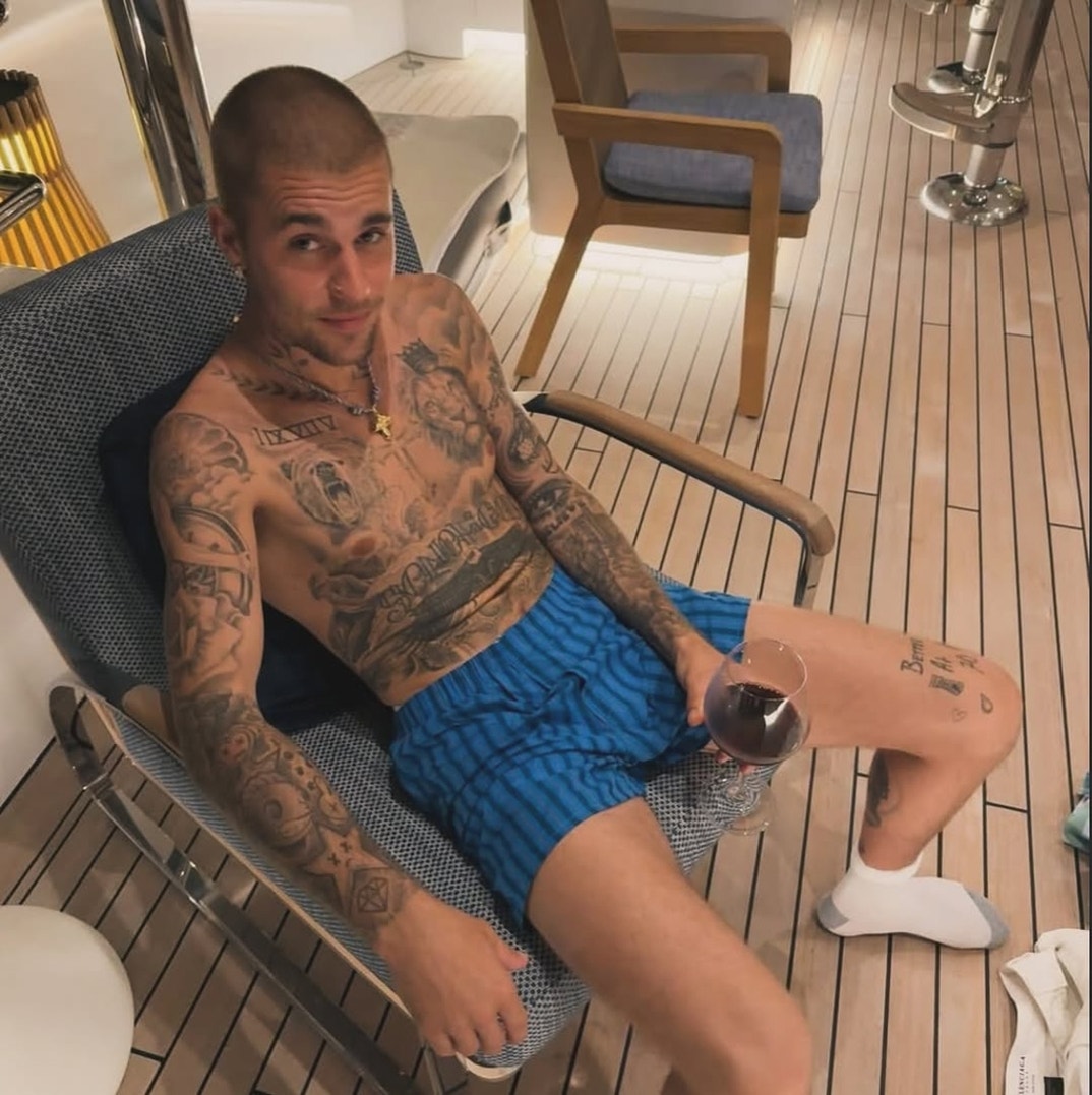 Justin Bieber Shirtless Shots 1