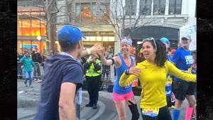 Adrianne Haslet -- FINISHES BOSTON MARATHON ... 3 Years After Losing Leg In Bombing