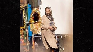 0202-Jake Gyllenhaal-bg-01