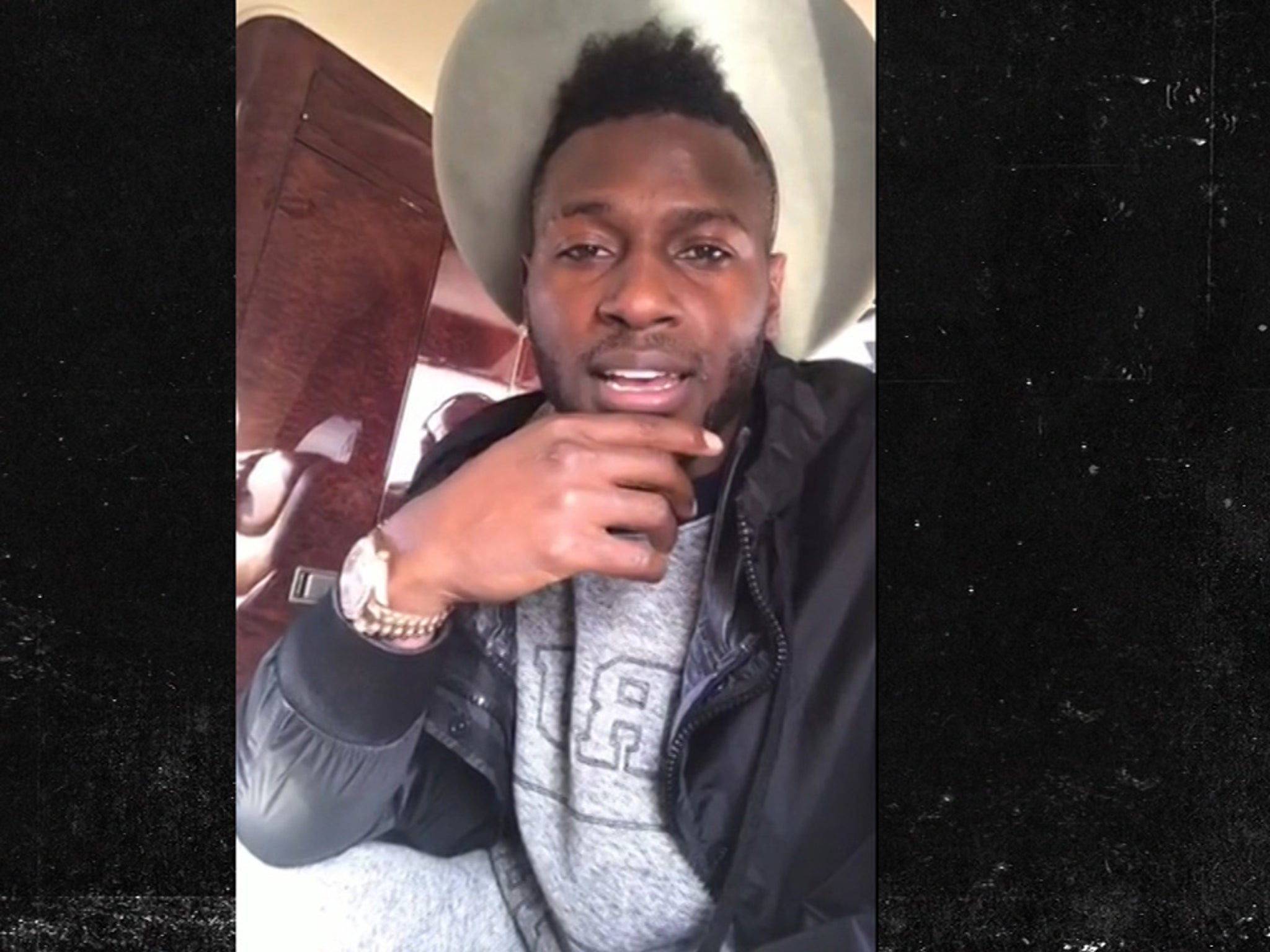 Antonio Brown sorry for streaming Steelers locker-room talk on