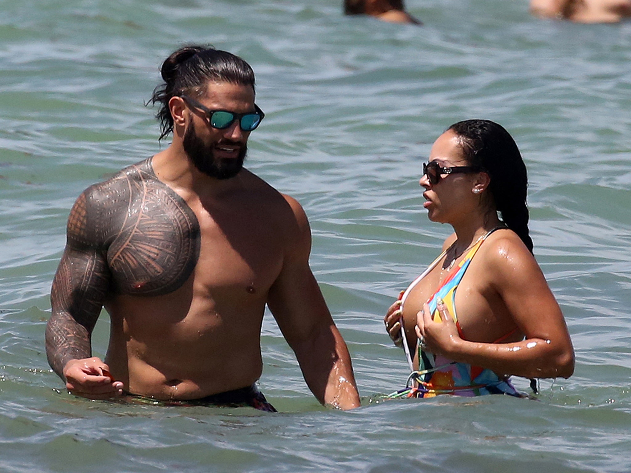 Roman Reigns Xxx Videos - WWE Superstar Roman Reigns, Wife Show Off Smokin' Hot Beach Bods In Miami