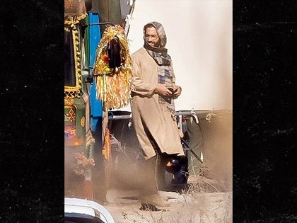 0202-Jake Gyllenhaal-bg-01