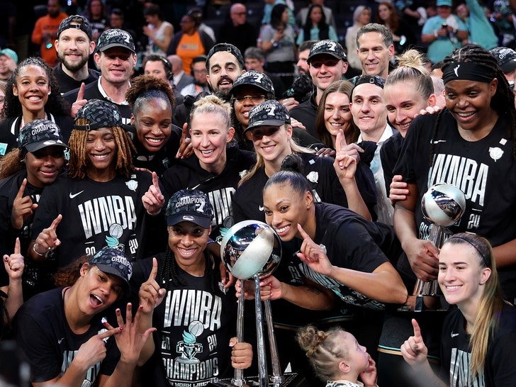 New York Liberty Celebrate WNBA Finals Win photos 7