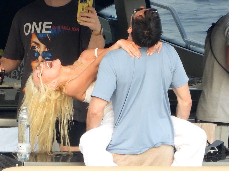 0921-Christina-Aguilera-Matthew-Rutler-SUB-1