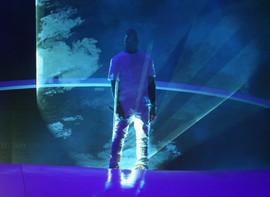 1027_kanye_performance_photos_19