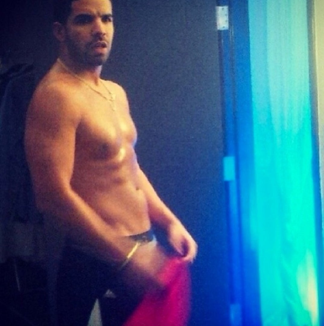 1023_drake_shirtless06