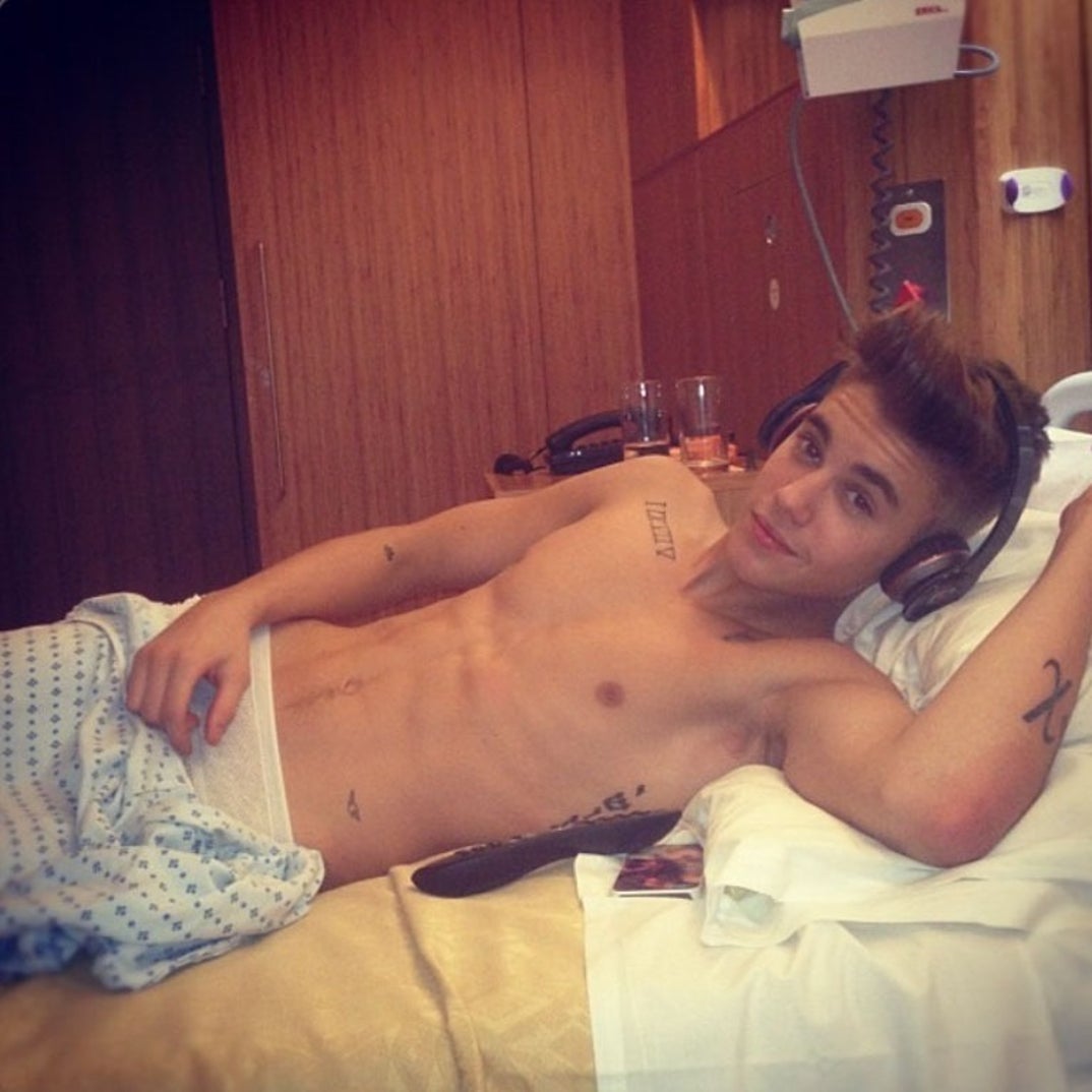 0229_justin_bieber_shirtless20