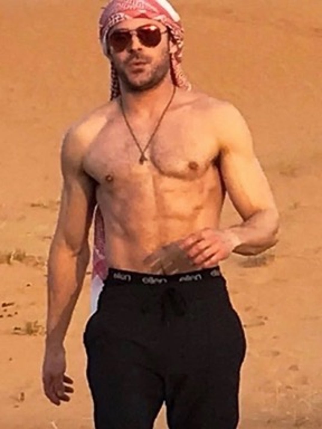 0417_zac_efron_hot_13