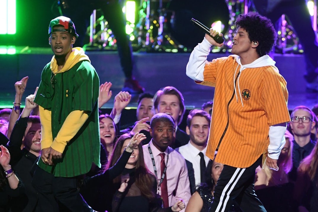 bruno mars perfomance photos-17