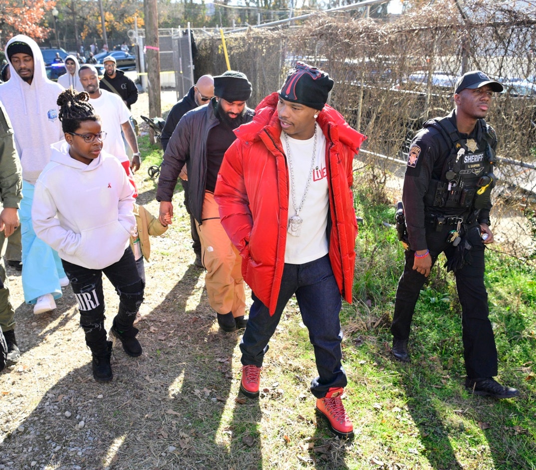 Lil Baby Lil Yachty Host Holiday Give Back Event  1