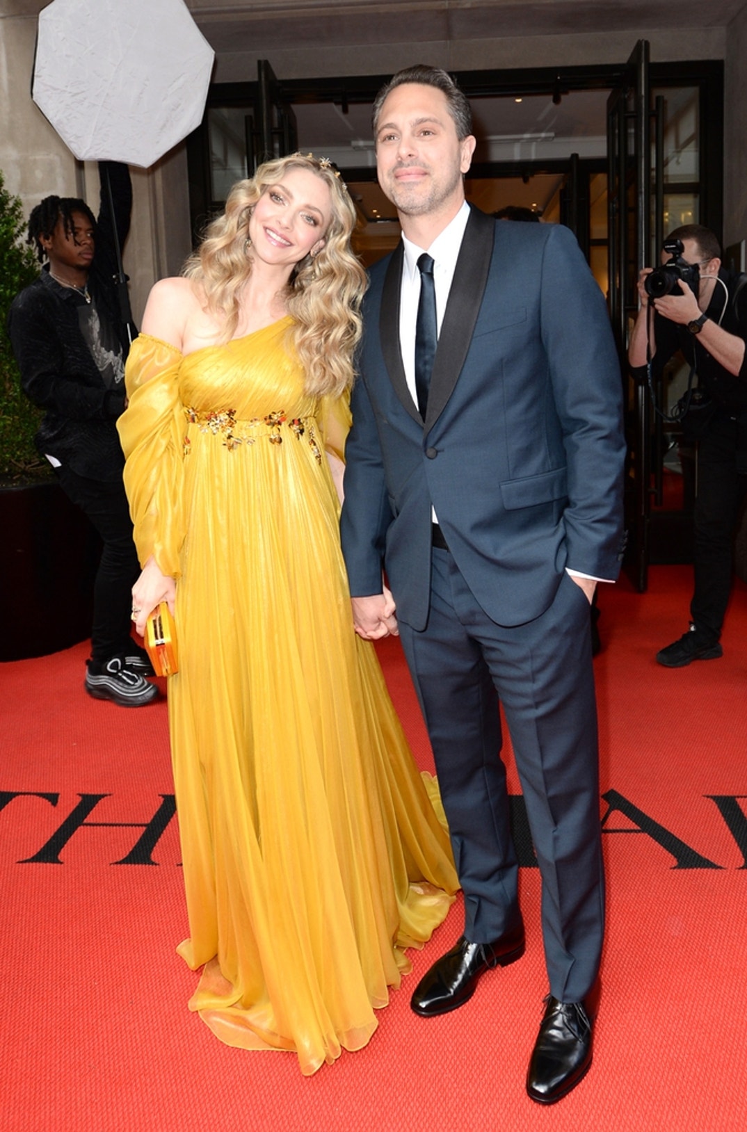 Amanda Seyfried and Thomas Sadoski Happier Times 6