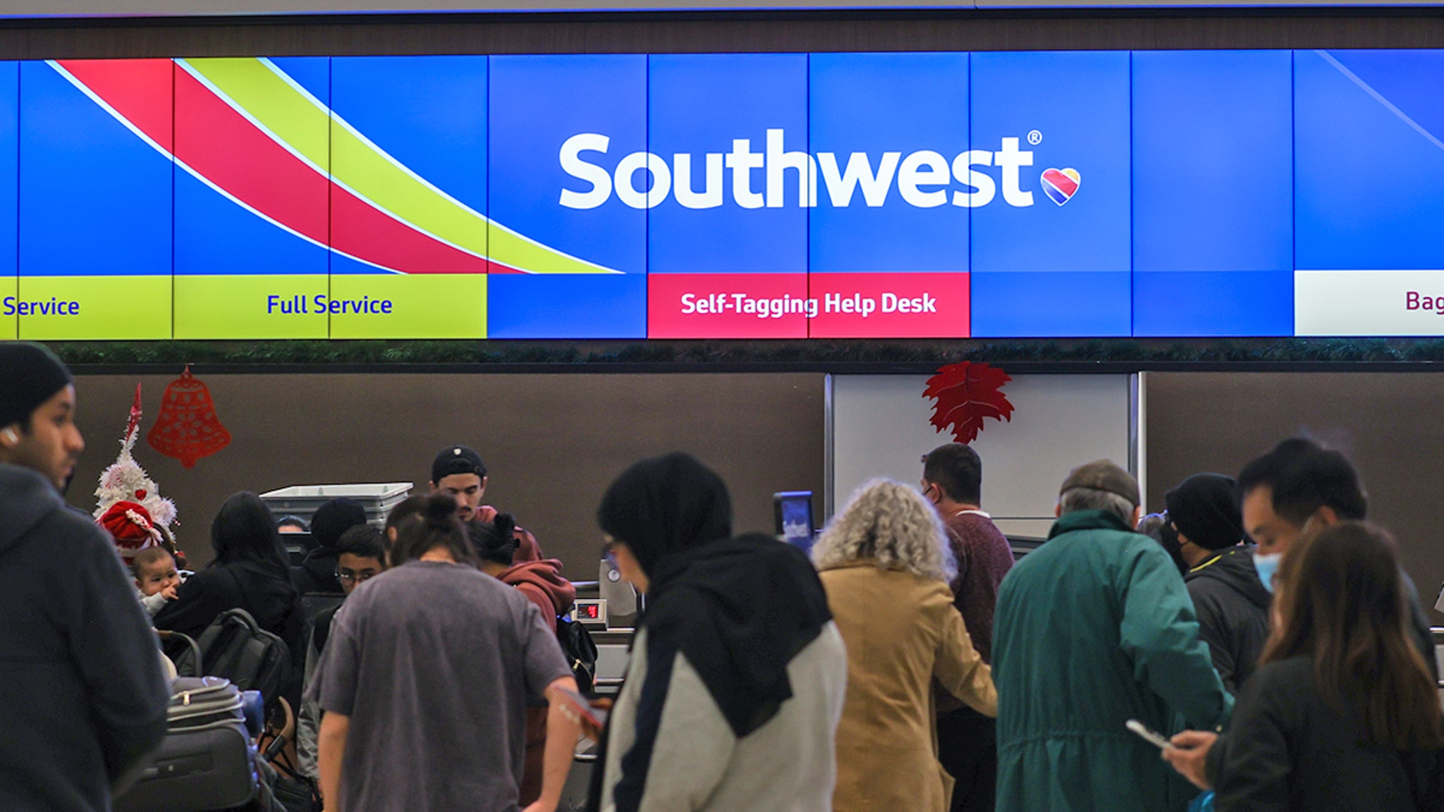 Southwest Airlines continue d’annuler la majorité des vols, le PDG s’exprime