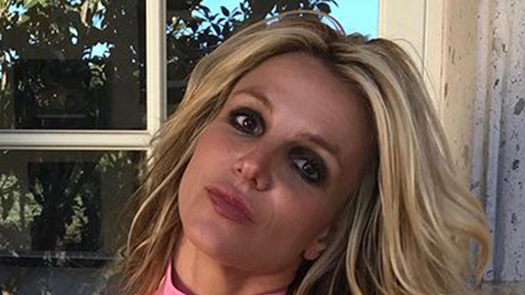 Britney Spears molesta después de que los fanáticos llamaran al 911 para eliminar su cuenta de Instagram