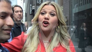 Kelly Clarkson Says Therapy Helps in Divorces, Not Looking to Remarry Yet