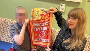 Taylor Swift at Kansas CIty Children's Hospital