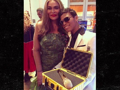 0502-main-tina-knowles-and-buyer-instagram-01