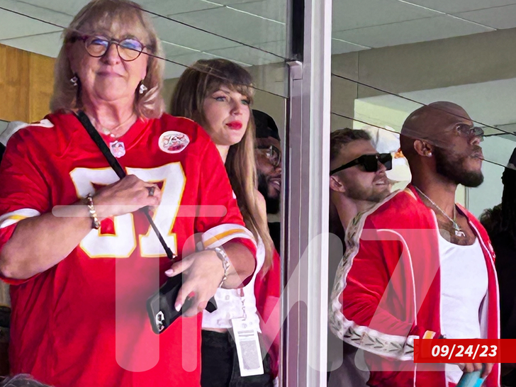 taylor swift and kelce mom