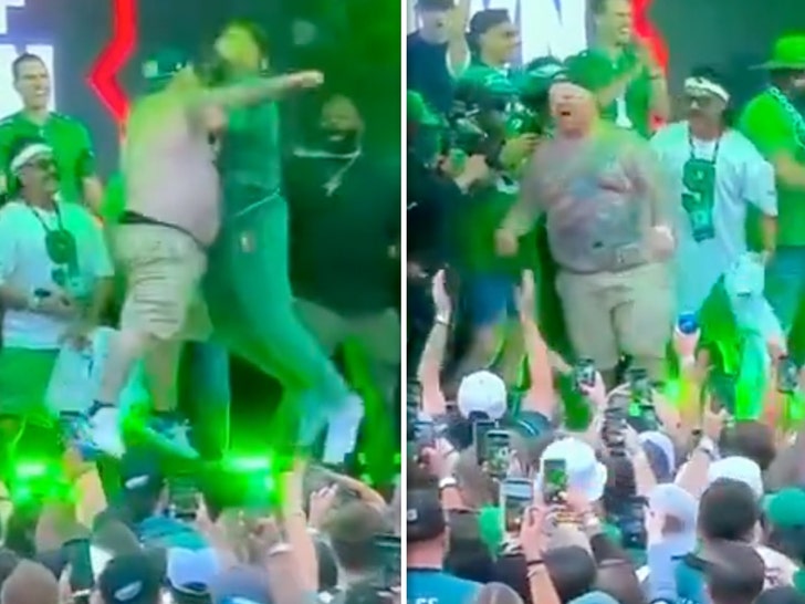 Jason Kelce Accidentally Injures Eagles Superfan’s Knee With Chest Bump