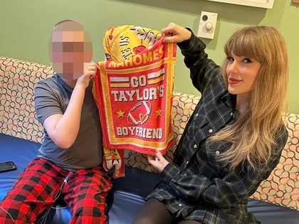 Taylor Swift at Kansas CIty Children's Hospital