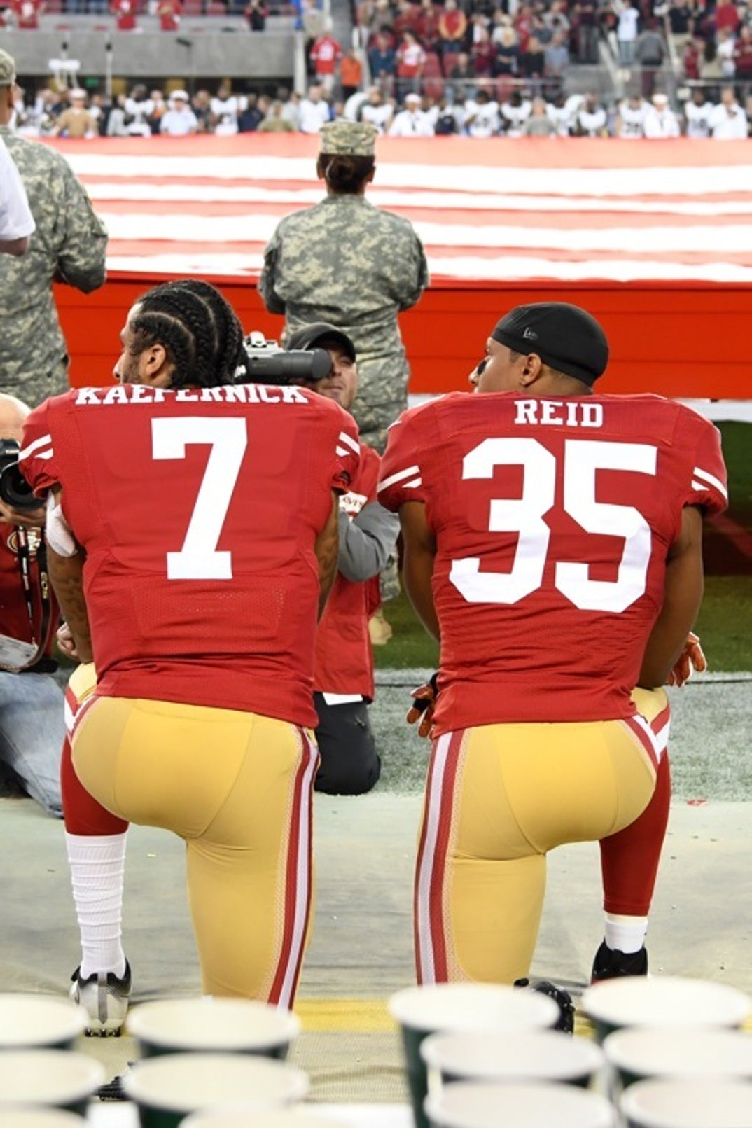 Colin_Kaepernick_knee_anthem02